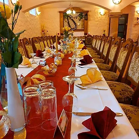 Отель Richzenhainer-hof Waldheim